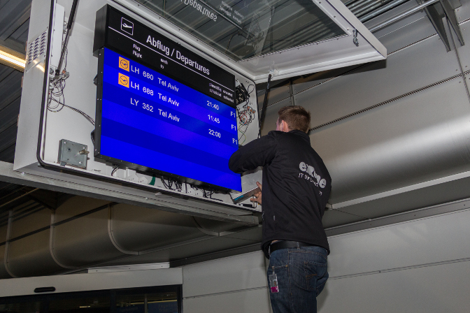 Montage am Flughafen